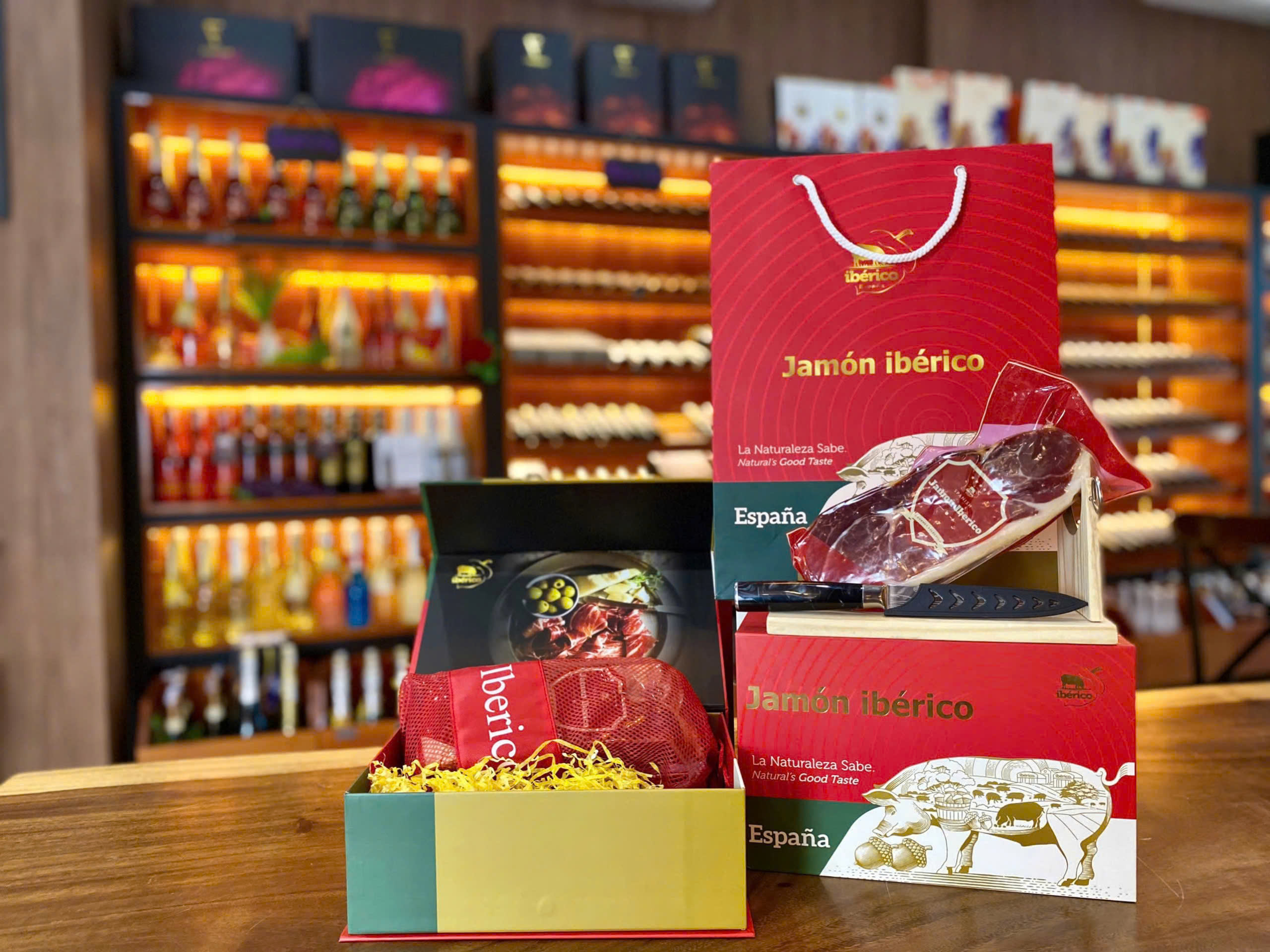 Hộp quà Đùi heo muối Iberico Cebo - Đùi sau không xương 1kg ủ muối 24 tháng